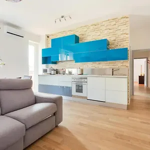 https://central-maya-apartment.it-lombardy.com